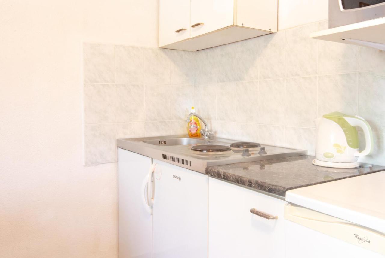 Apartments Family Roso Promajna Bagian luar foto