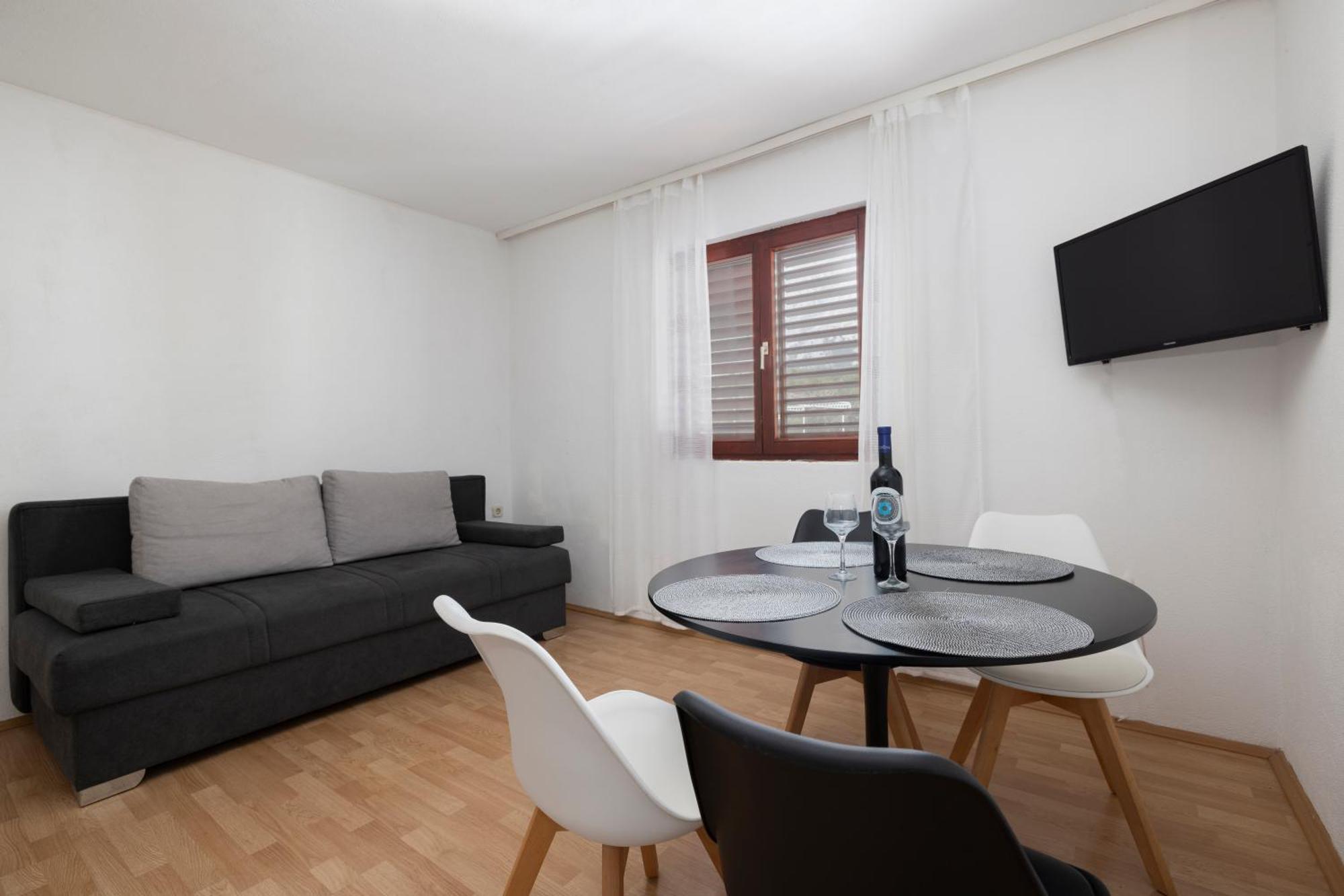 Apartments Family Roso Promajna Bagian luar foto