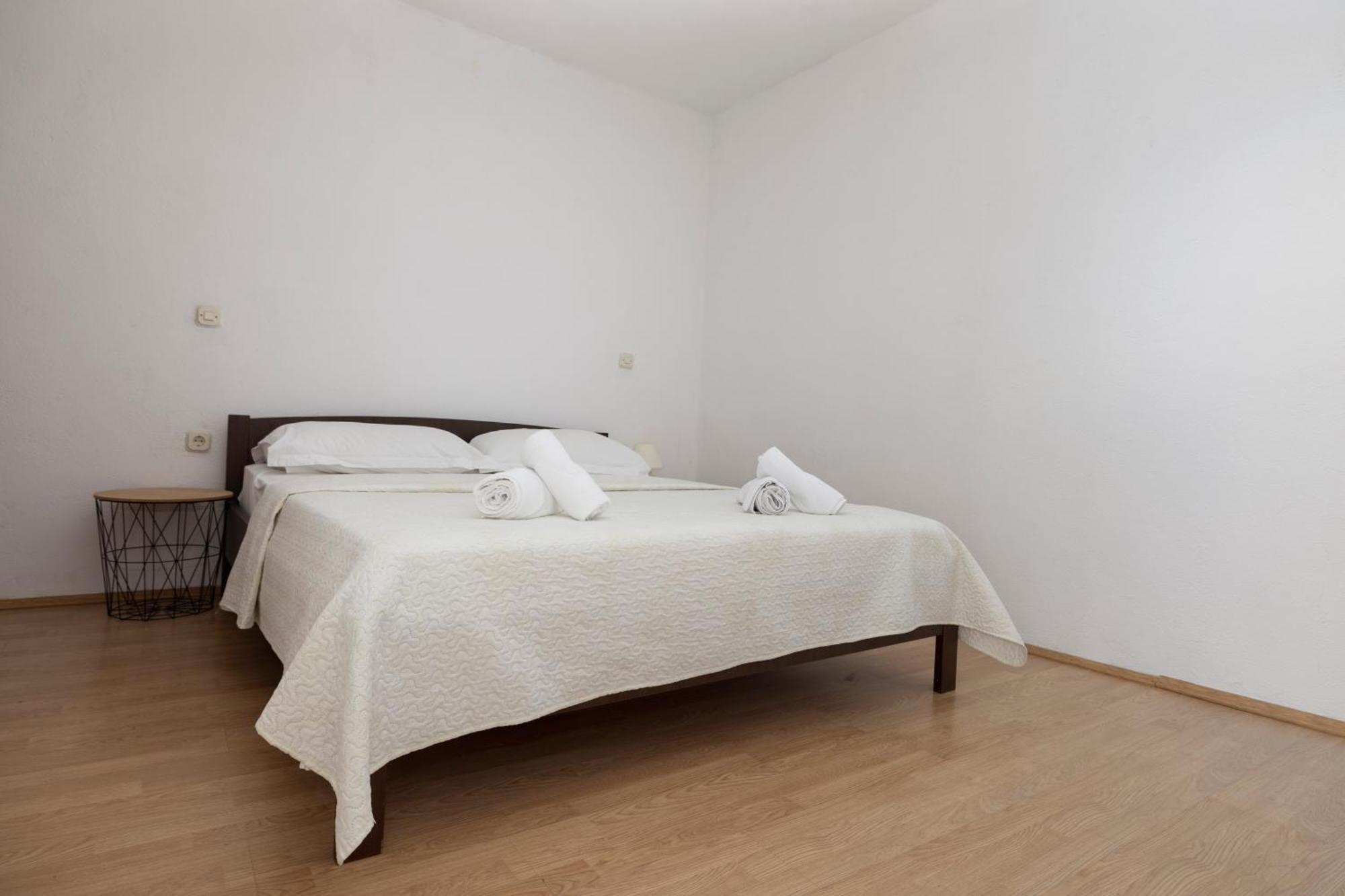 Apartments Family Roso Promajna Bagian luar foto