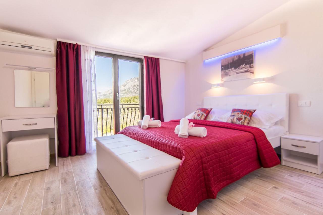 Apartments Family Roso Promajna Bagian luar foto