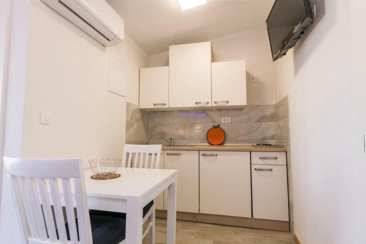 Apartments Family Roso Promajna Bagian luar foto