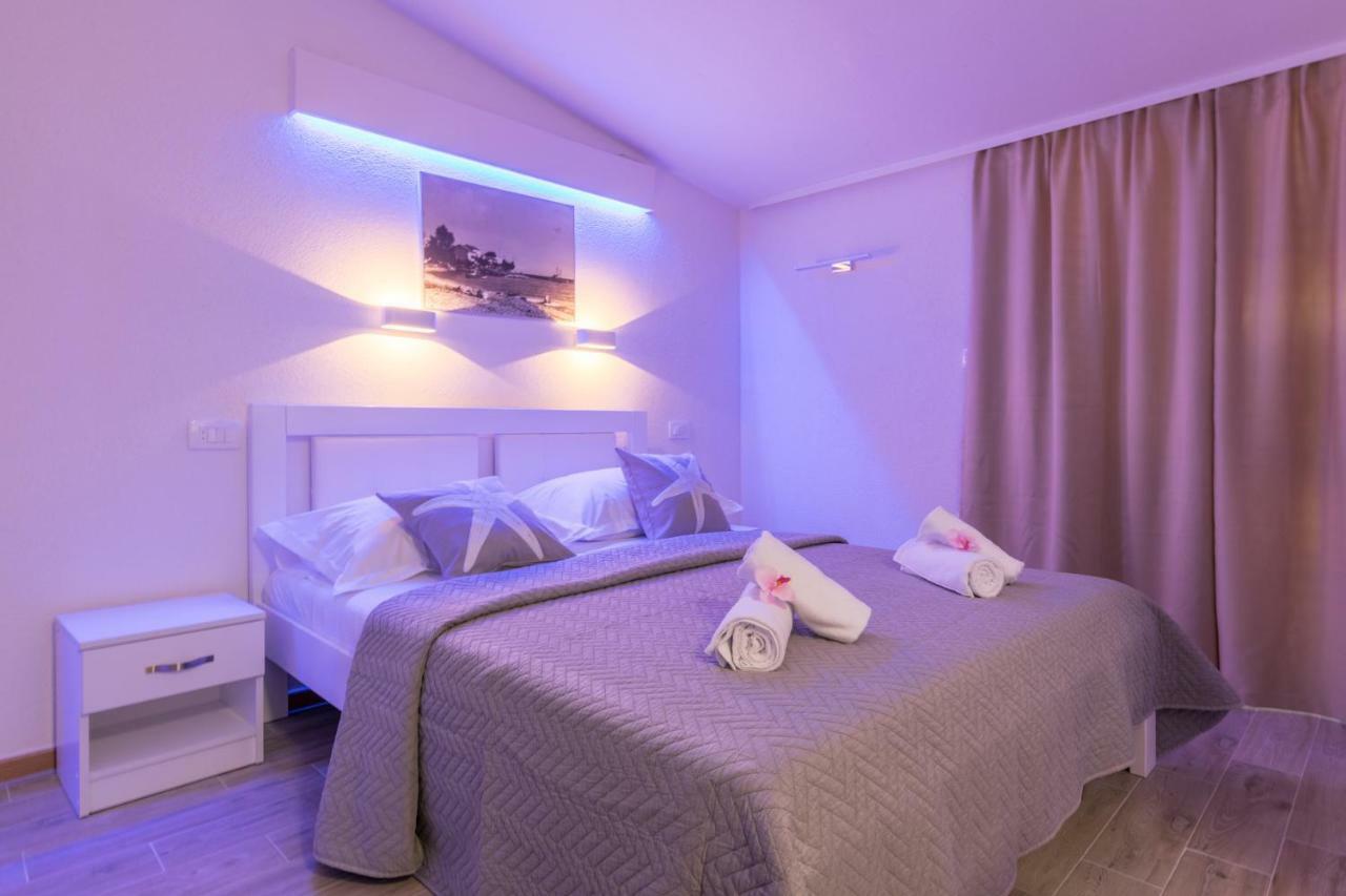 Apartments Family Roso Promajna Bagian luar foto